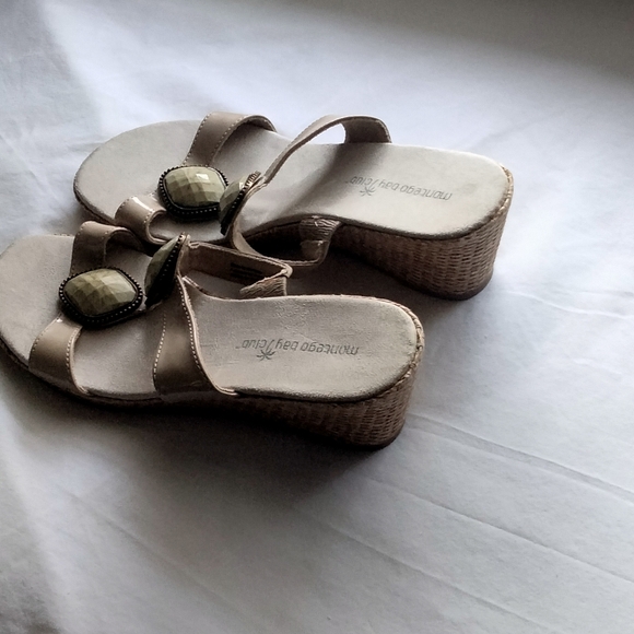 Montego Bay Club Wedge Sandals Women 7W Beige with Embellishments Church Y2K - Picture 3 of 6